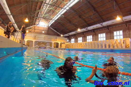 Weer veilig duiken na een PADI Scuba Review duik bij Divection